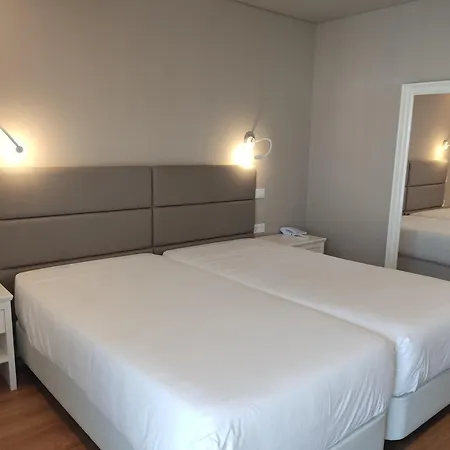 Szálloda Cristal Caldas 3*